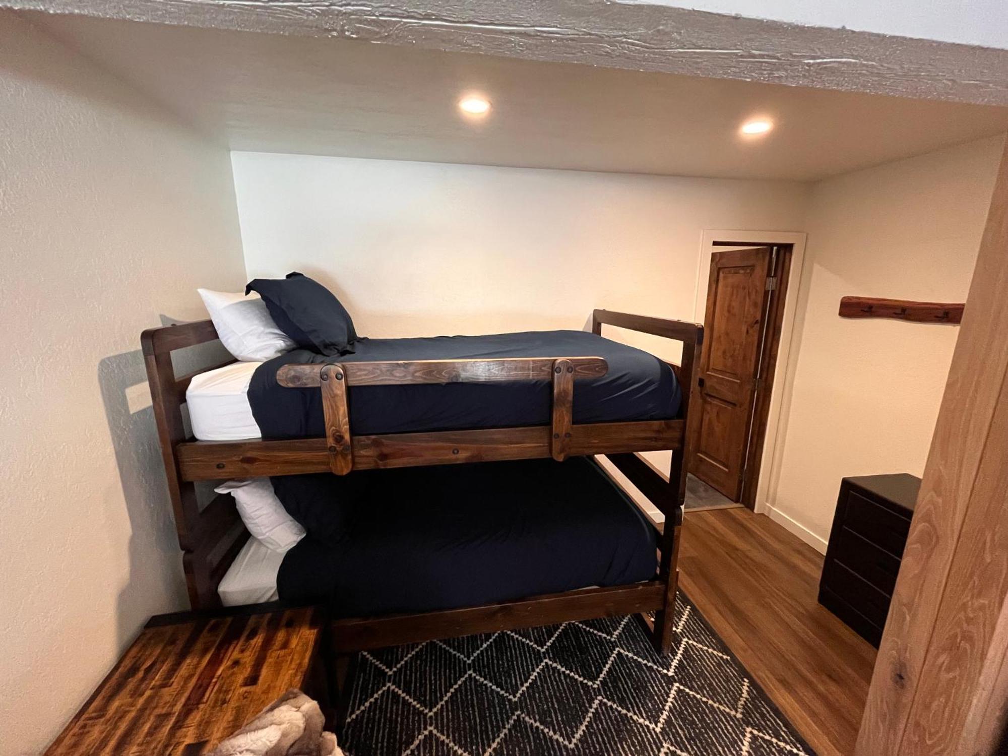 Tastefully Remodeled Condo At Mammoth Ski & Racquet Club, Hot Tub, Garage, 10 Min Walk To Ski Lifts Mammoth Lakes Exteriér fotografie